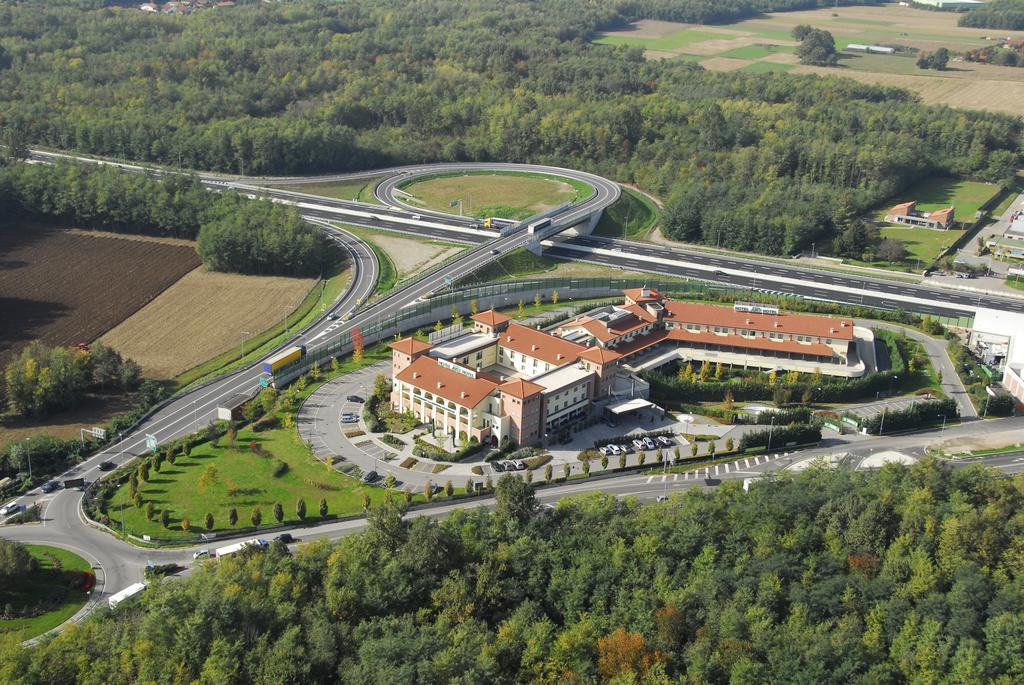 Just Hotel Lomazzo Fiera Esterno foto