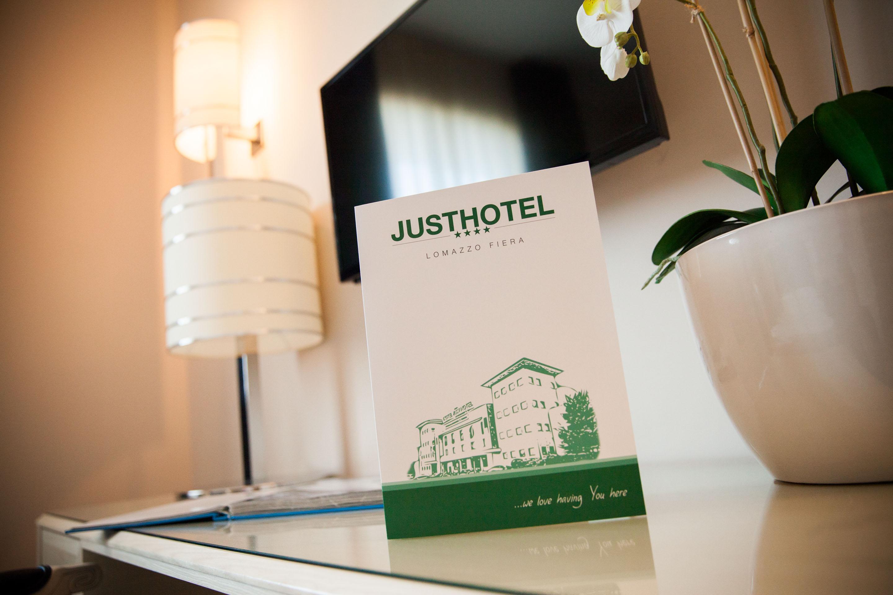 Just Hotel Lomazzo Fiera Esterno foto