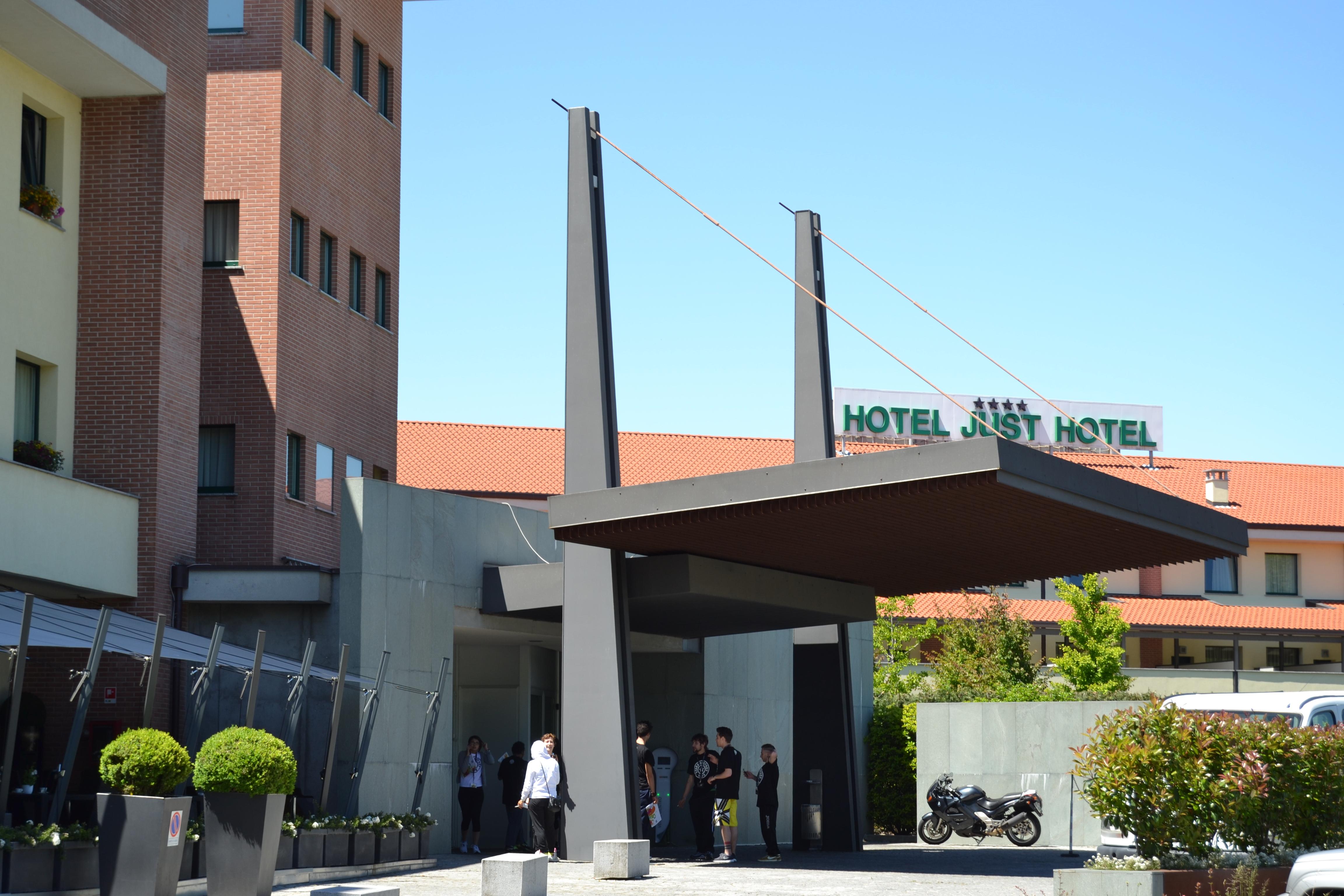 Just Hotel Lomazzo Fiera Esterno foto