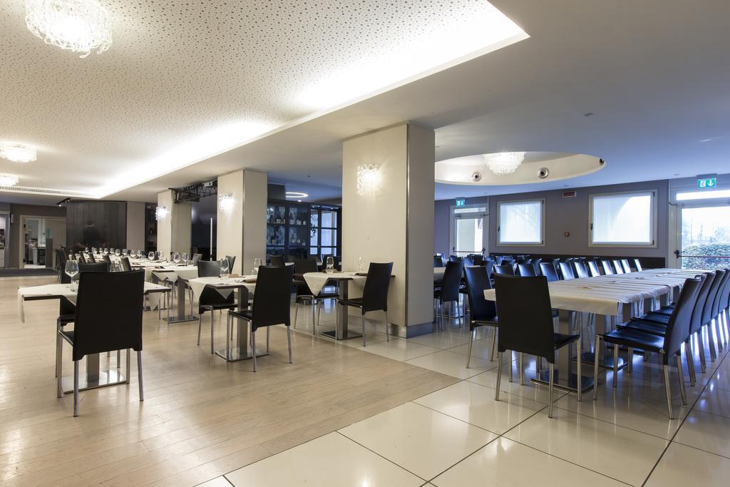 Just Hotel Lomazzo Fiera Esterno foto